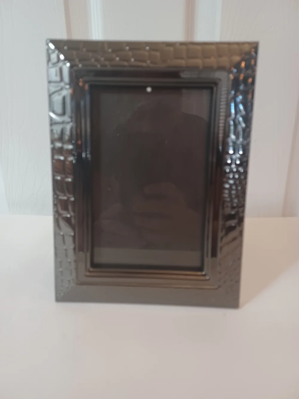 Sixtrees Black Croc Textured Metal 4x6 Photo Frame - Model 68746